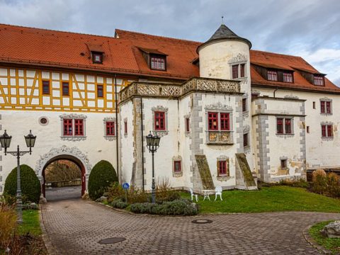 Land startet Modellprojekt für barrierefreie und sichere Gehwege Land startet Modellprojekt für barrierefreie und sichere Gehwege