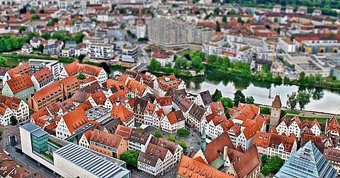 Schulstandort Hohewart in Feuerbach: Preisgericht entscheidet sich für zwei erste Preise – Überarbeitung vor endgültiger Auswahl Schulstandort Hohewart in Feuerbach: Preisgericht entscheidet sich für zwei erste Preise – Überarbeitung vor endgültiger Auswahl