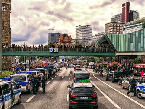 POL-S: Fußgänger von Stadtbahn erfasst