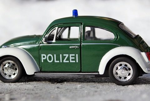 POL-S: Spiegel gestreift und davongefahren – Zeugen gesucht