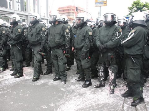 POL-S: 15-Jährigen ausgeraubt – Zeugen gesucht