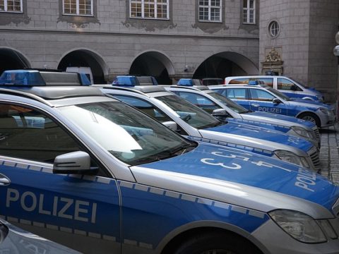 POL-S: Fahrausweisprüfer angegriffen – Zeugen gesucht POL-S: Fahrausweisprüfer angegriffen – Zeugen gesucht