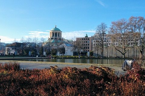 Schulstandort Hohewart in Feuerbach: Preisgericht entscheidet sich für zwei erste Preise – Überarbeitung vor endgültiger Auswahl